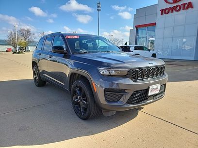 Used 2025 Jeep Grand Cherokee Altitude