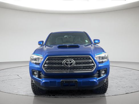 Used 2016 Toyota Tacoma TRD Sport w/ Towing Package AWD/4WD image 2