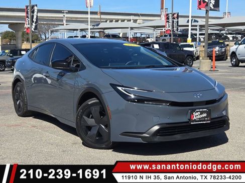 Used 2023 Toyota Prius LE image 1
