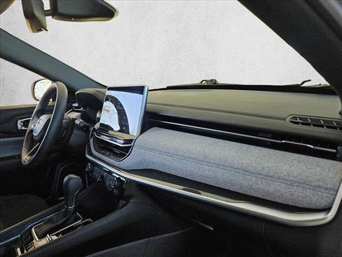 Used 2023 Jeep Compass Sport image 25