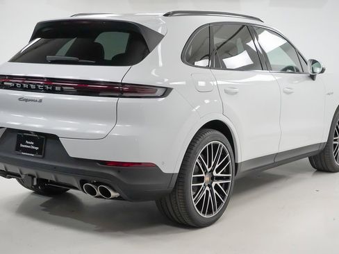 New 2026 Porsche Cayenne S image 10