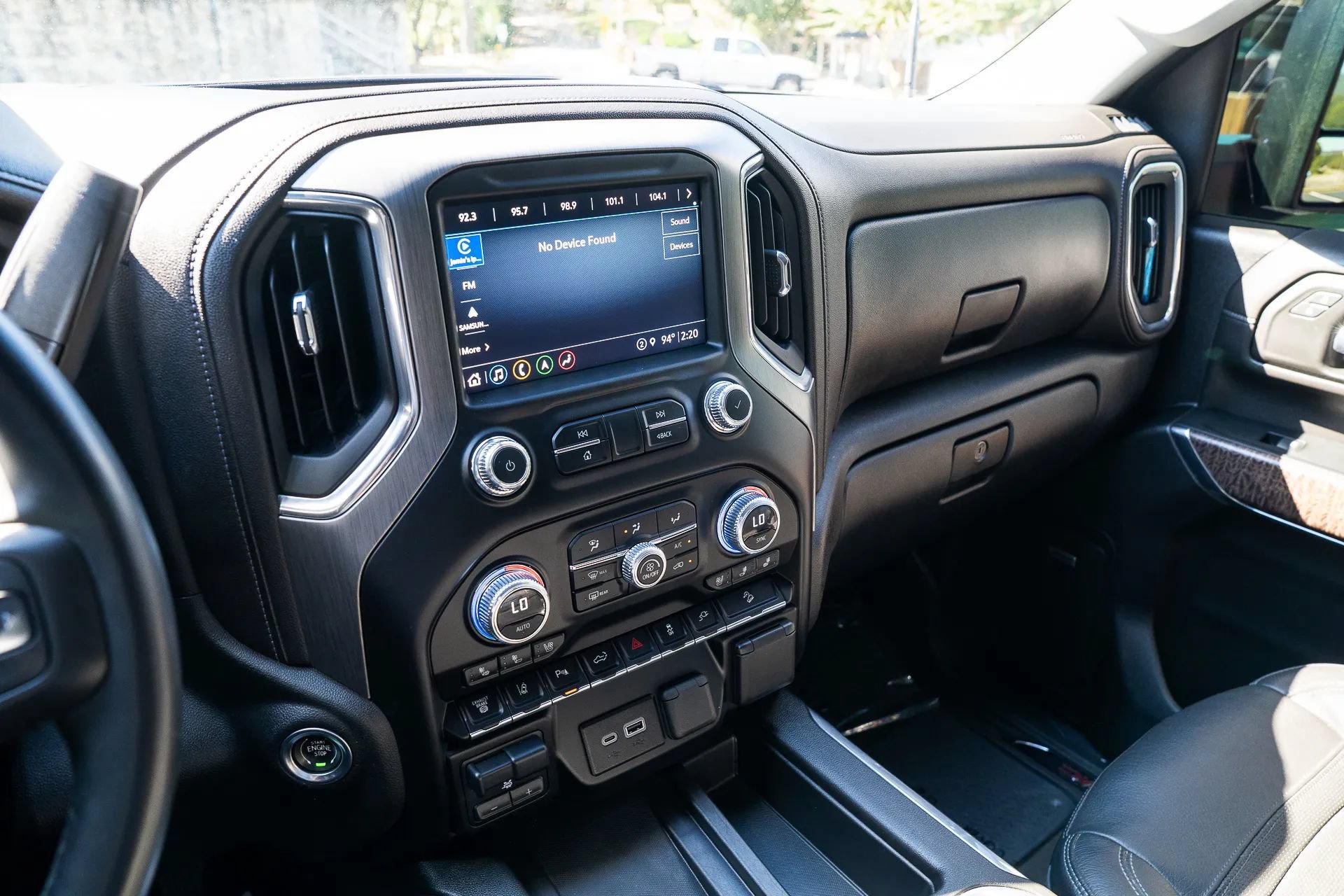 Used 2023 GMC Sierra 2500 Denali w/ Denali Ultimate Package AWD/4WD image 22