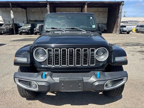 Used 2024 Jeep Wrangler Unlimited Sahara w/ Technology Group AWD/4WD image 2