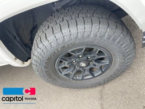Used 2019 Toyota Tacoma SR5 AWD/4WD image 12