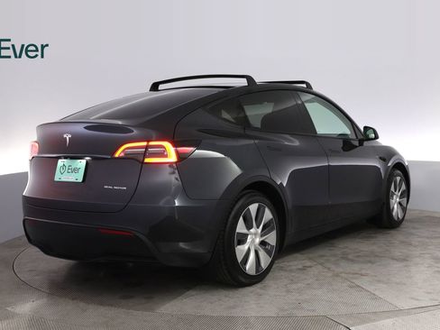 Used 2024 Tesla Model Y Long Range AWD/4WD image 3