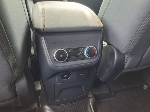 Used 2025 Ford Explorer Active RWD image 14