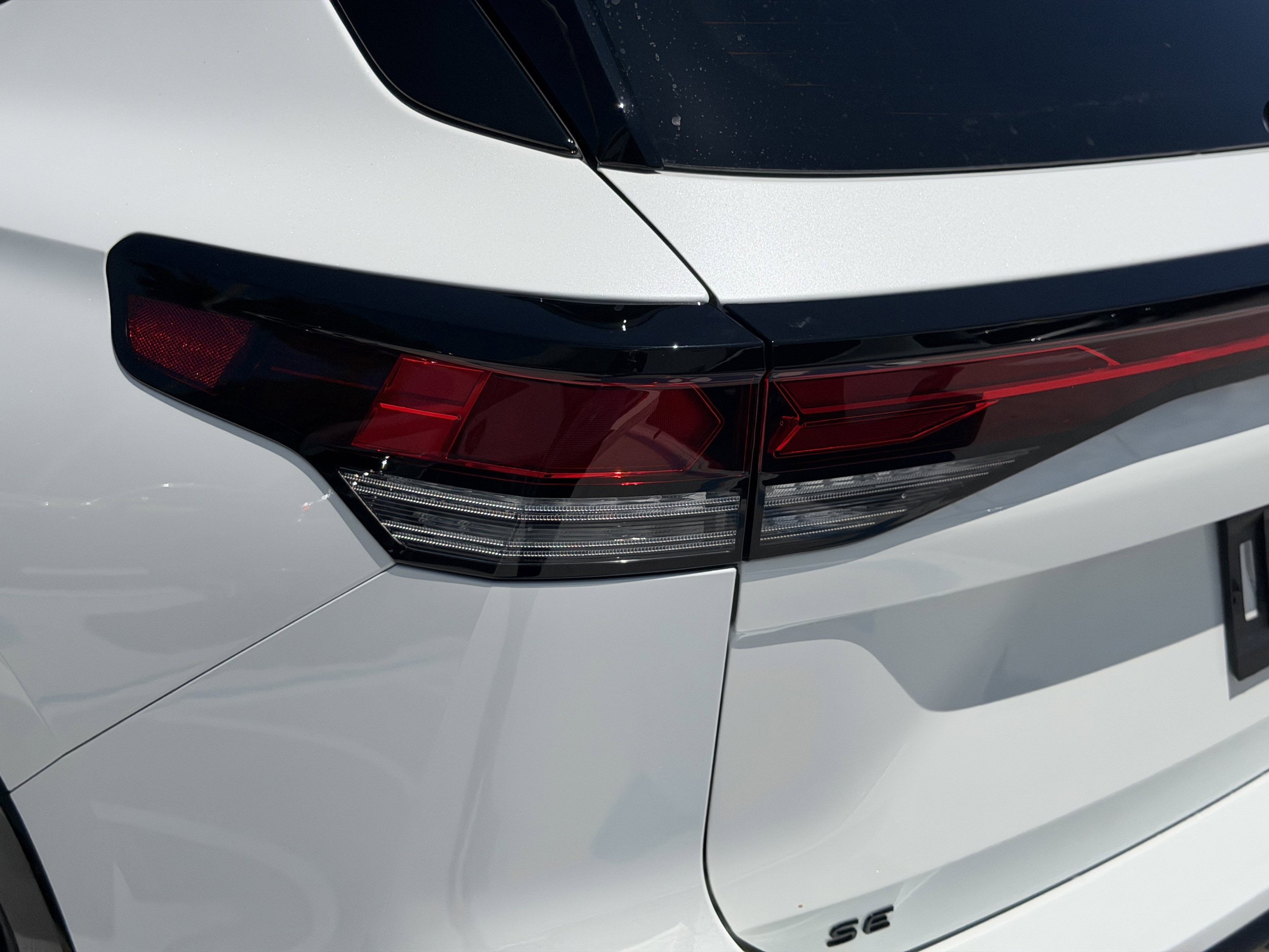 New 2026 Volkswagen Tiguan SE R-Line FWD image 10