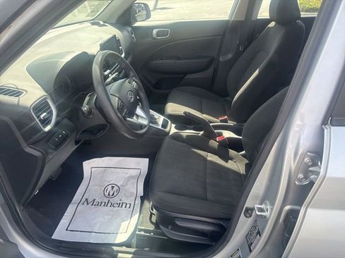 Used 2022 Hyundai Venue SE image 11