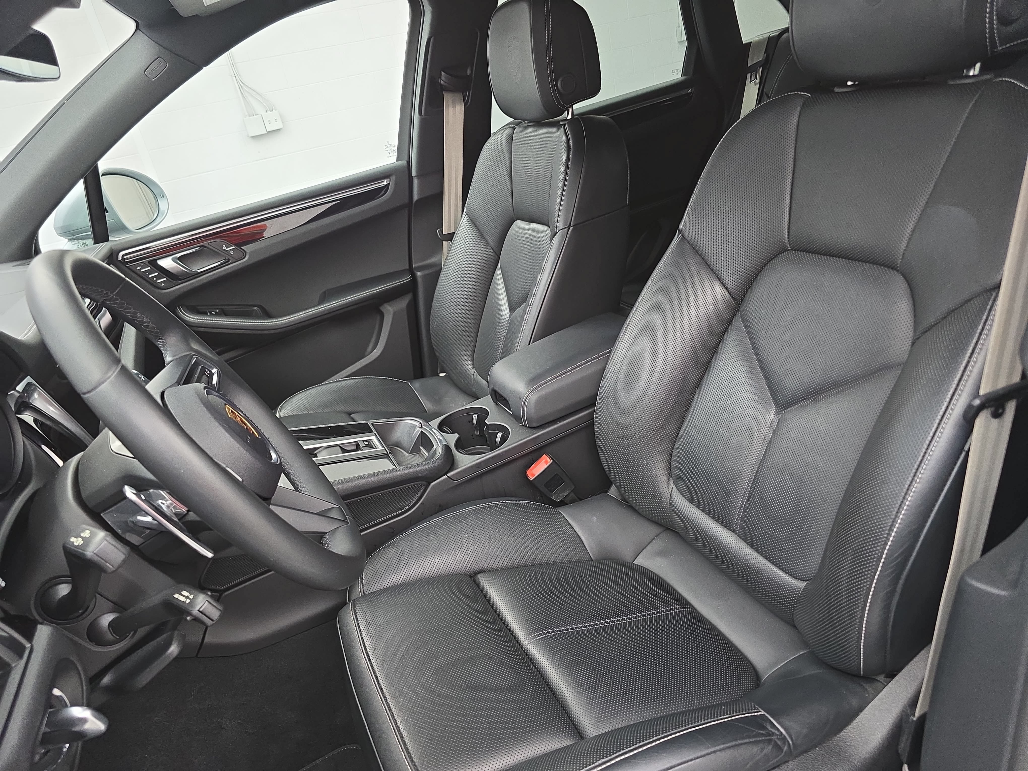 Certified 2024 Porsche Macan S AWD/4WD image 17
