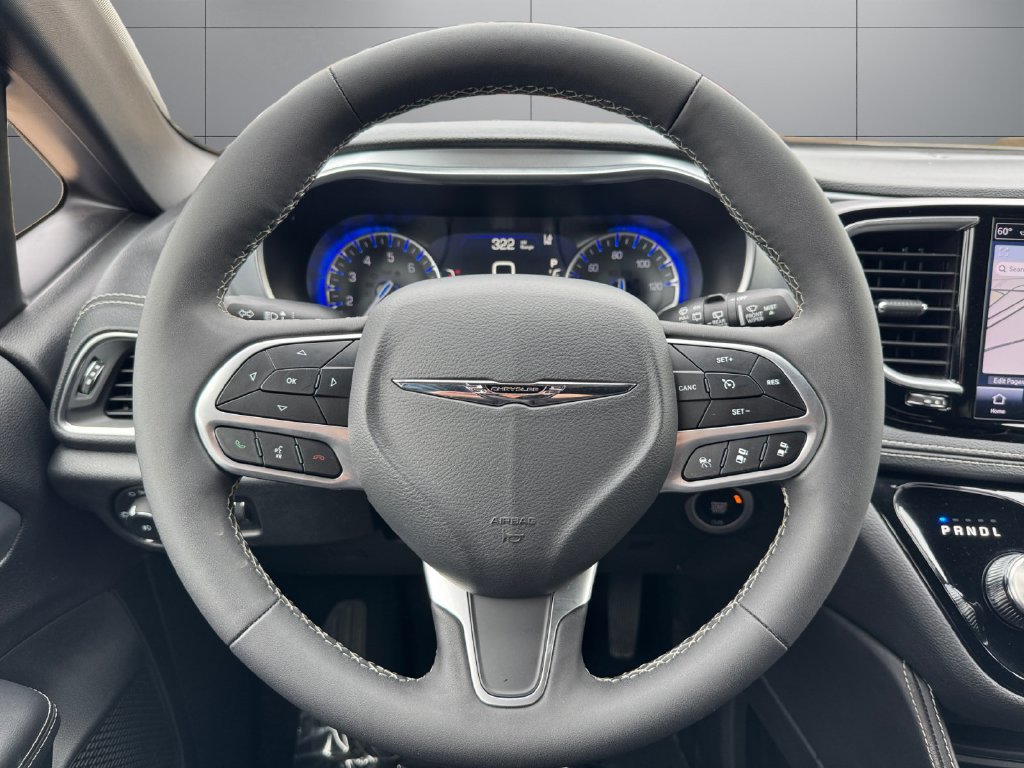Used 2026 Chrysler Pacifica Limited FWD image 13