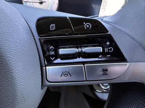 Used 2023 Hyundai Elantra SEL w/ Convenience Package FWD image 16