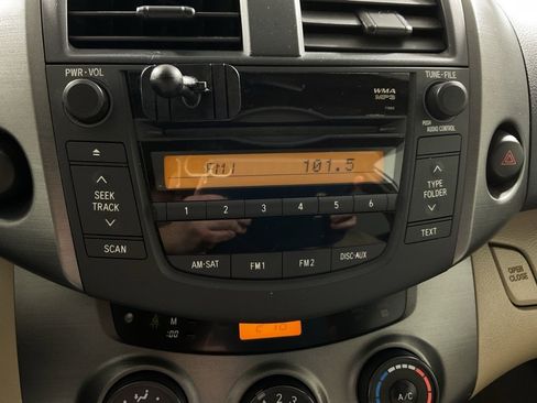 Used 2011 Toyota RAV4 4WD image 17