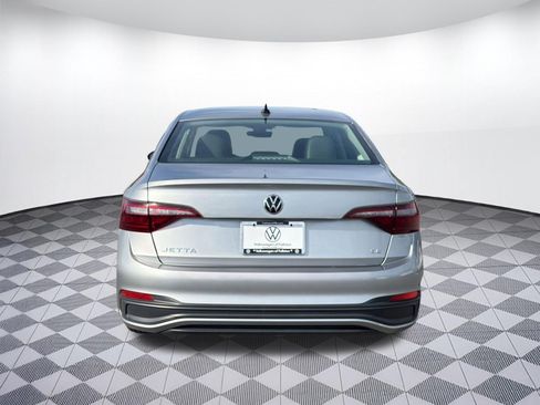 Certified 2024 Volkswagen Jetta SE FWD image 10