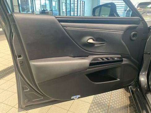 Used 2022 Lexus ES 300h w/ Accessory Package 2 image 10