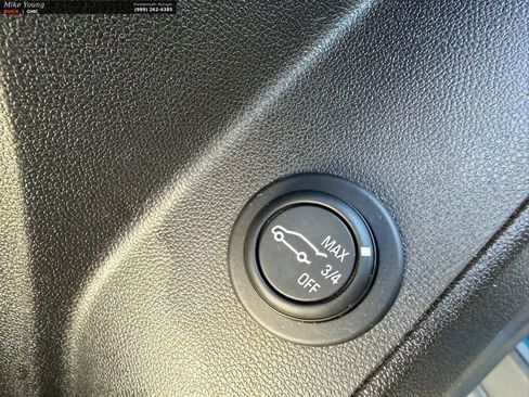 Certified 2019 Chevrolet Equinox LT w/ Driver Convenience Package image 18