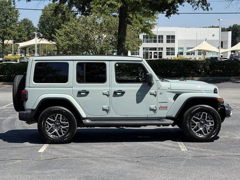 Used 2024 Jeep Wrangler Unlimited Sahara w/ Technology Group AWD/4WD image 10