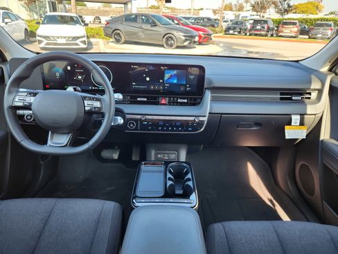 Used 2025 Hyundai Ioniq 5 SE image 32