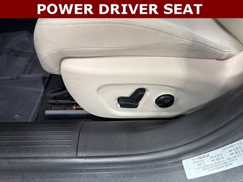 Used 2016 Chrysler 200 Limited w/ Convenience Group image 3