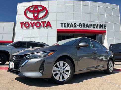 Used 2025 Nissan Sentra S image 2