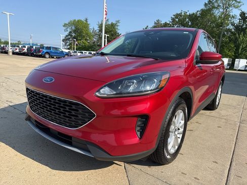 Used 2021 Ford Escape SE w/ Cold Weather Package image 2