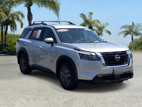Certified 2024 Nissan Pathfinder SV FWD image 6