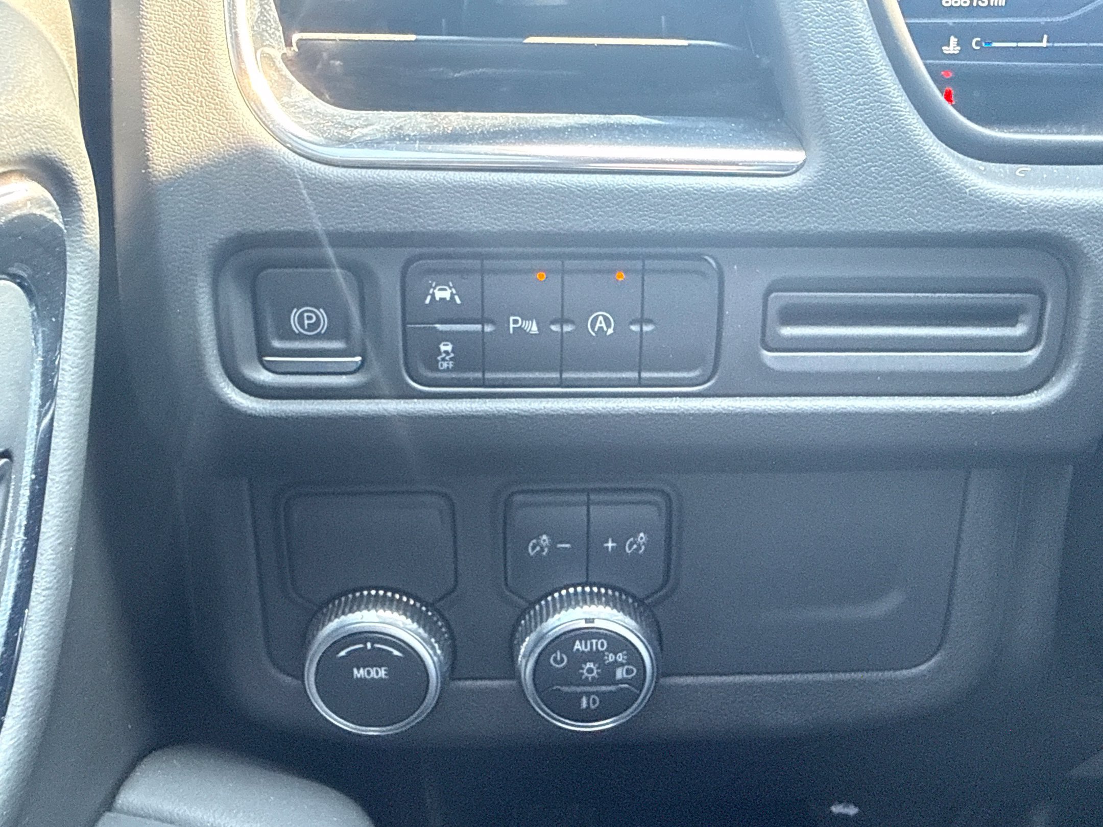 Used 2023 GMC Yukon SLE RWD image 16
