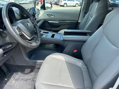 Certified 2023 Toyota Sienna XLE w/ XLE Plus Package FWD image 11