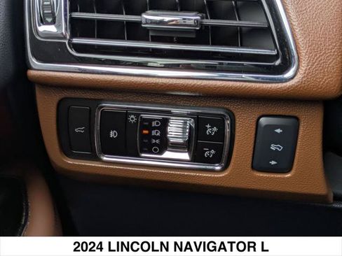 Used 2024 Lincoln Navigator L Reserve AWD/4WD image 19