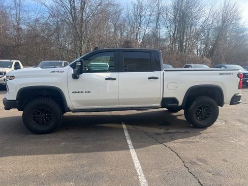 Used 2024 Chevrolet Silverado 2500 ZR2 w/ ZR2 Bison Edition image 3
