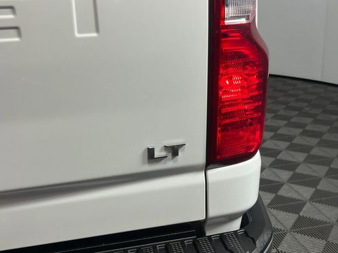 Used 2022 Chevrolet Silverado 3500 LT w/ Convenience Package image 12