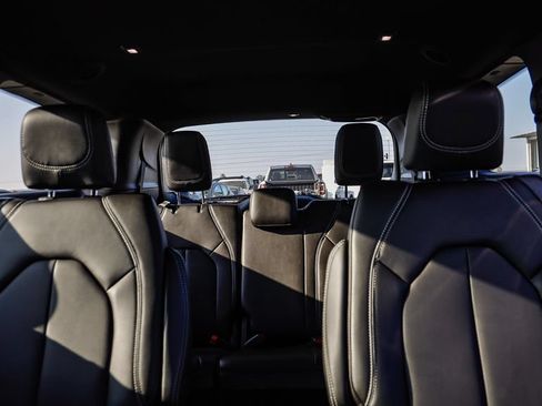 New 2027 Chrysler Pacifica Select FWD image 27