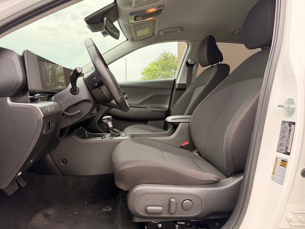 Used 2025 Hyundai Kona SEL AWD/4WD image 2