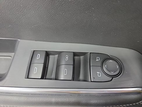 Used 2025 GMC Acadia Elevation image 30