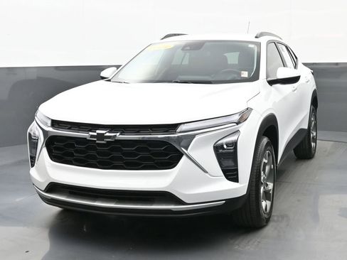 Used 2024 Chevrolet Trax LT w/ Driver Confidence Package image 7