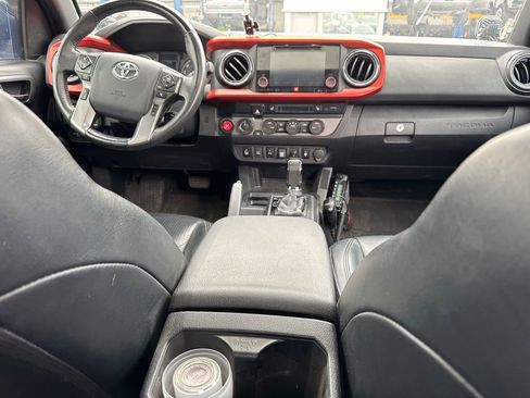 Used 2019 Toyota Tacoma TRD Off-Road AWD/4WD image 4