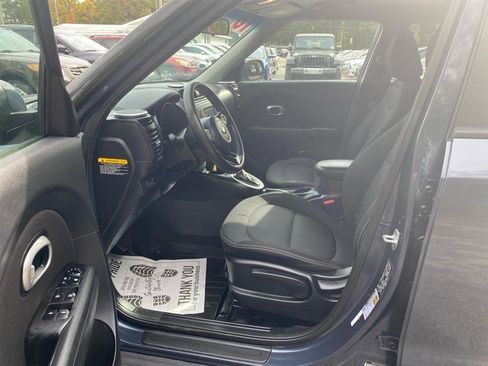 Used 2016 Kia Soul + FWD image 9
