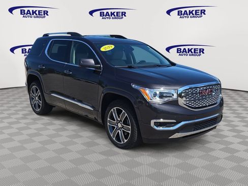 Certified 2019 GMC Acadia Denali w/ Technology Package AWD/4WD image 3