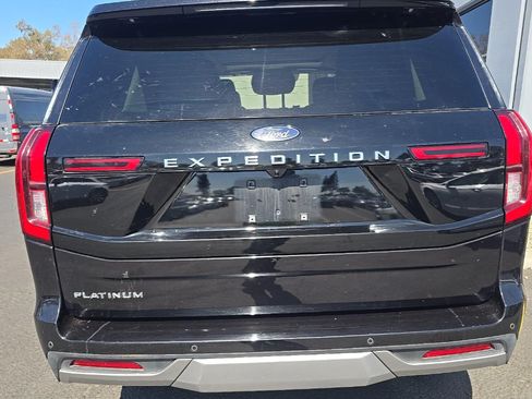Used 2025 Ford Expedition Platinum AWD/4WD image 3