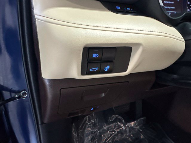 Used 2022 Toyota Highlander XLE AWD/4WD image 43