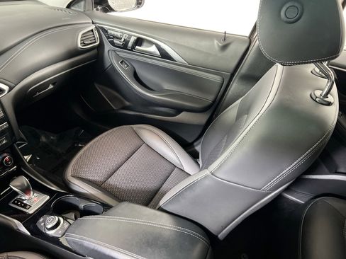 Used 2019 INFINITI QX30 Premium w/ Navigation Package image 24