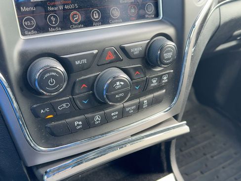 Used 2018 Jeep Grand Cherokee Overland image 25