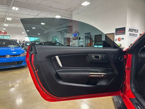 Used 2021 Ford Mustang Shelby GT500 w/ Technology Package RWD image 11