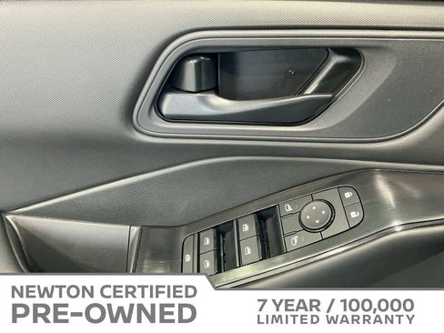 Used 2025 Nissan Rogue S FWD image 31