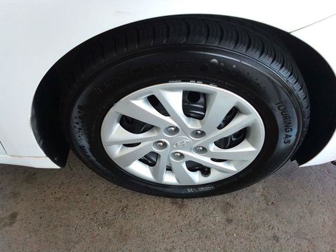 Used 2019 Hyundai Elantra SE FWD image 23
