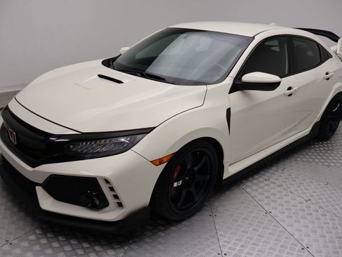 Used 2018 Honda Civic Type R image 2