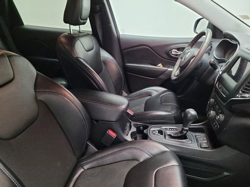 Used 2020 Jeep Cherokee Latitude Plus image 21