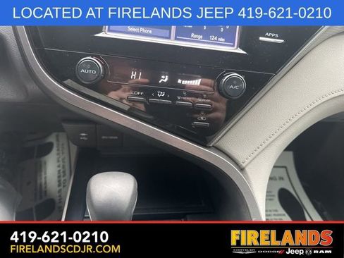Used 2019 Toyota Camry SE image 25