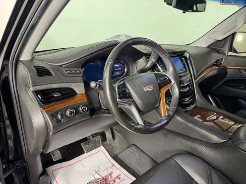 Used 2018 Cadillac Escalade Luxury w/ LPO, Radiant Package image 10