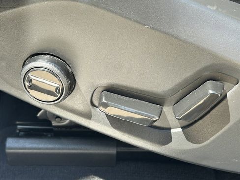 Used 2024 Volvo XC60 B5 Plus image 20