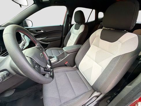 Used 2024 Chevrolet Trax RS w/ Sunroof Package FWD image 20